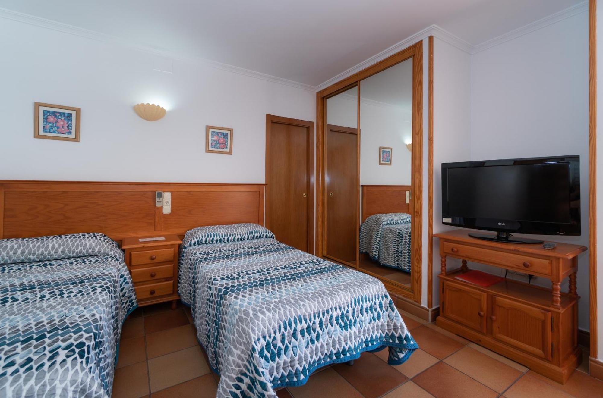 Apartamentos Leonor Carihuela توريمولينوس الغرفة الصورة