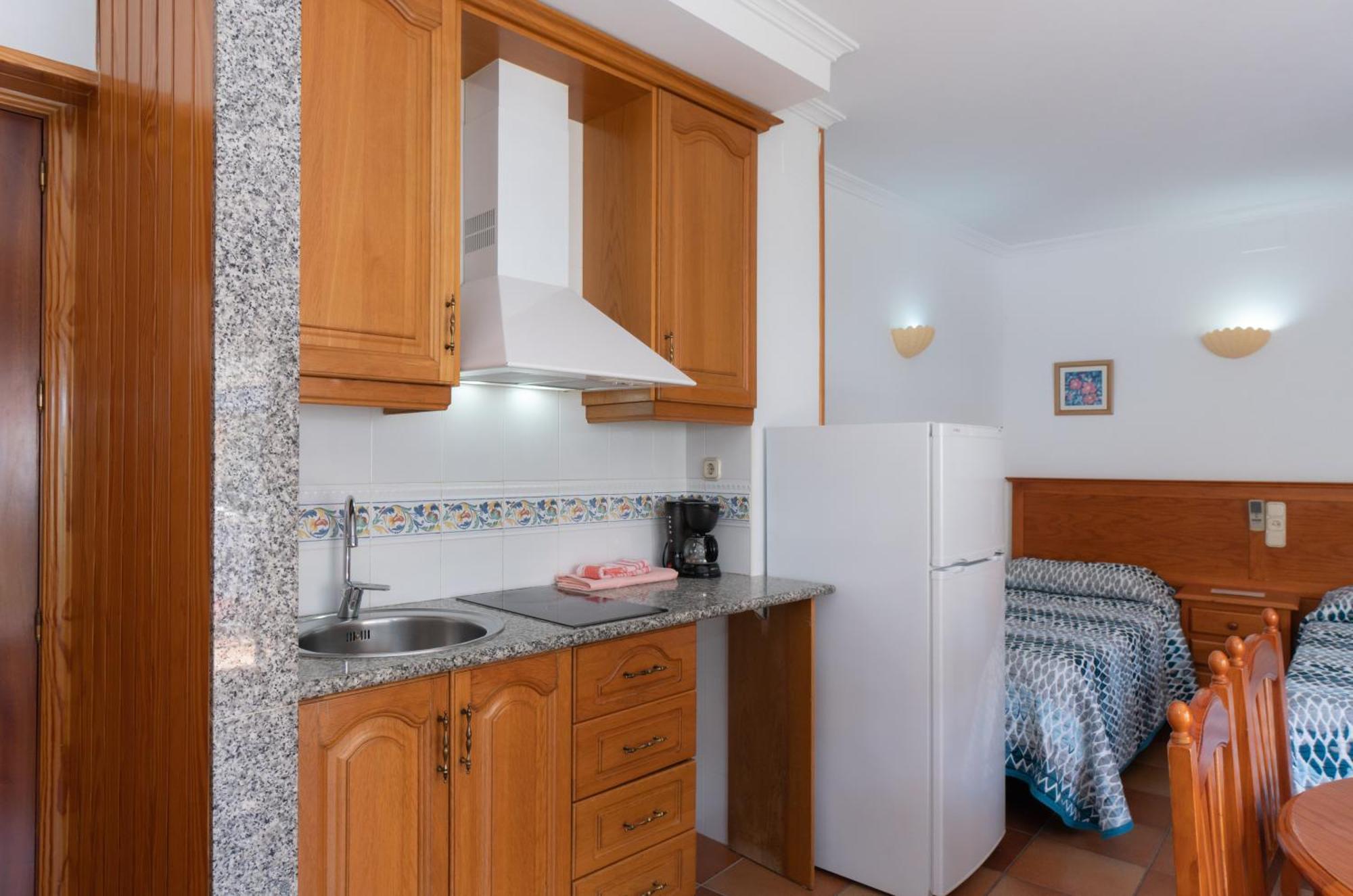 Apartamentos Leonor Carihuela توريمولينوس الغرفة الصورة